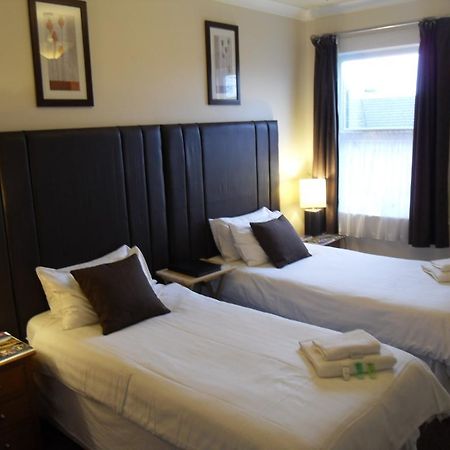 The Caribbean Hotel Донкастър Екстериор снимка