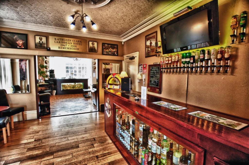 The Caribbean Hotel Донкастър Екстериор снимка